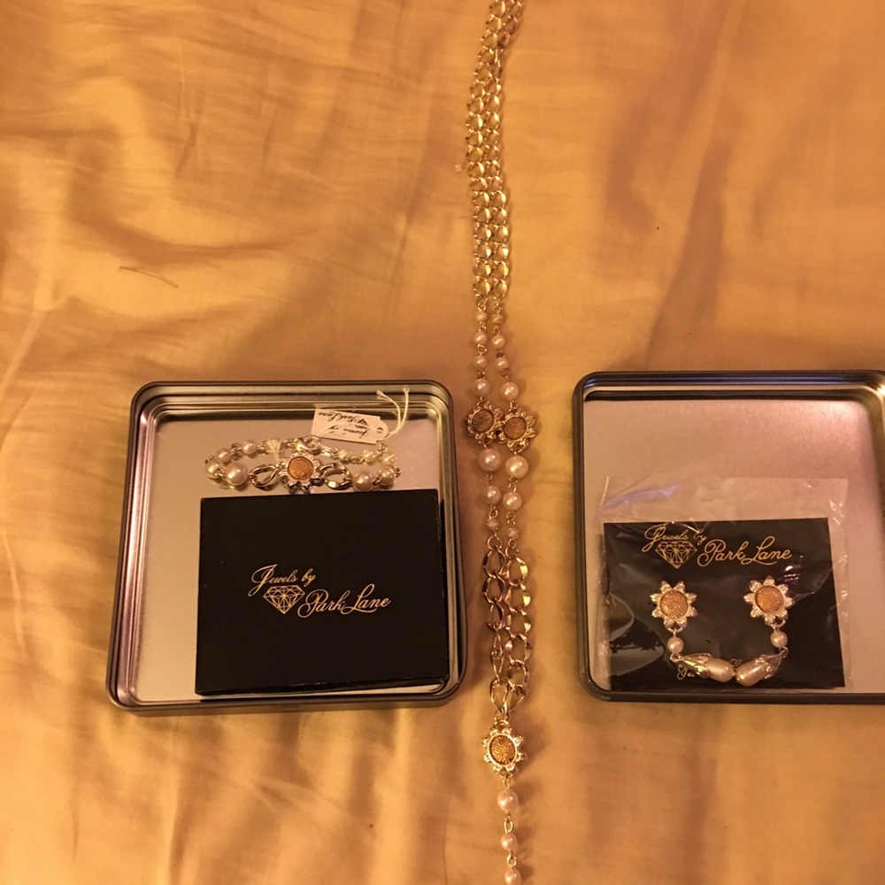 Jewels by Park Lane, new never worn